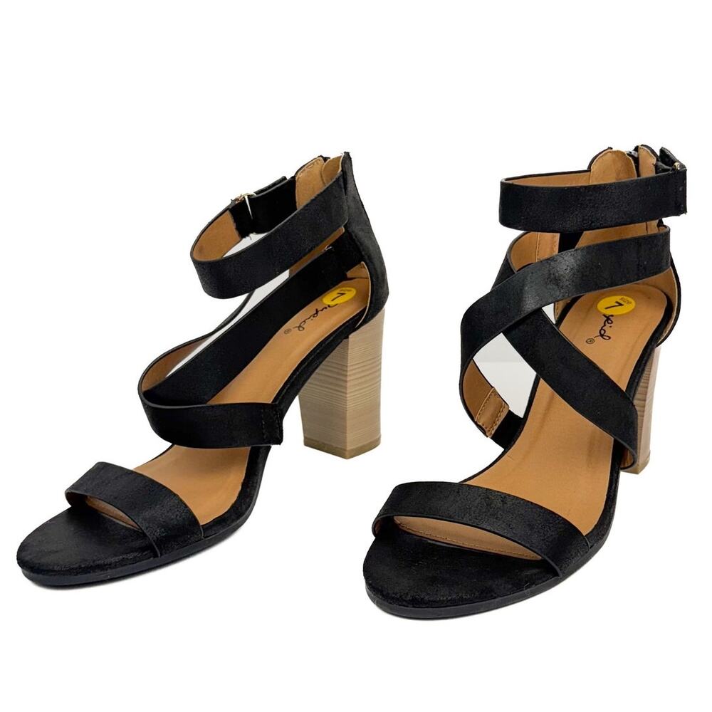Qupid Black Faux Leather Criss Cross Strappy Block Heel Sandals Sz 7 Boho